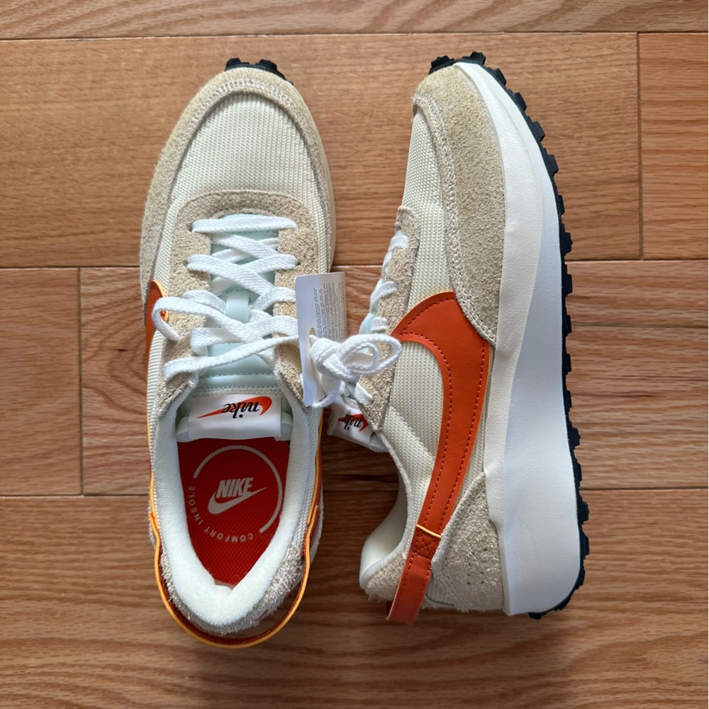 New women’s Nike Waffle debut vntg shoes orange 8